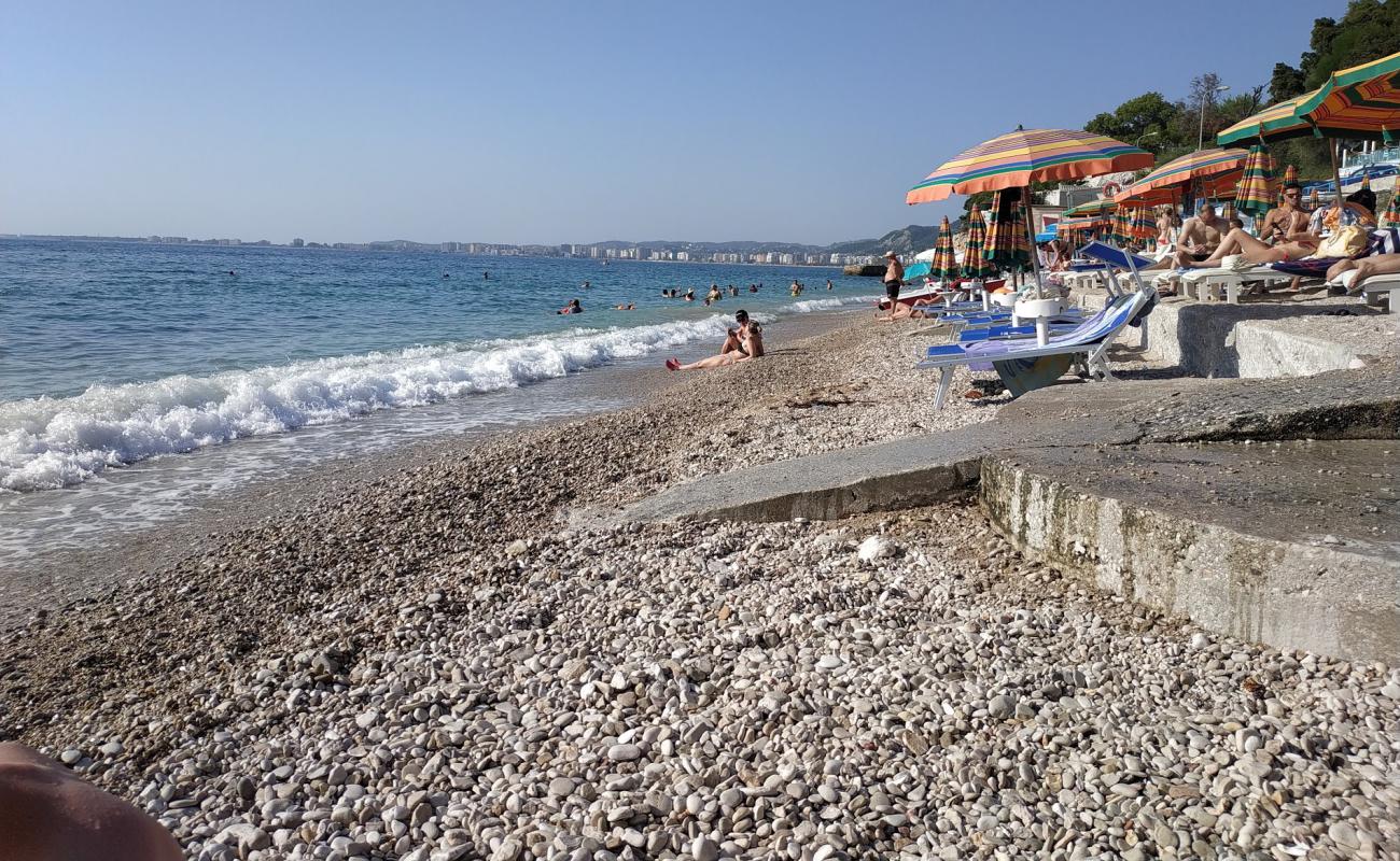 Foto de Vlore beach con arena brillante superficie