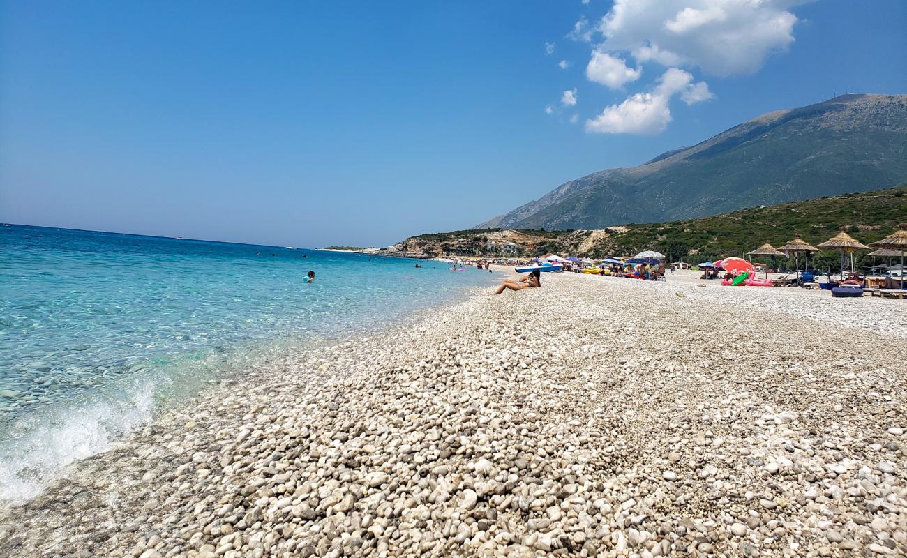 Foto de Playa Pepperon con guijarro fino claro superficie