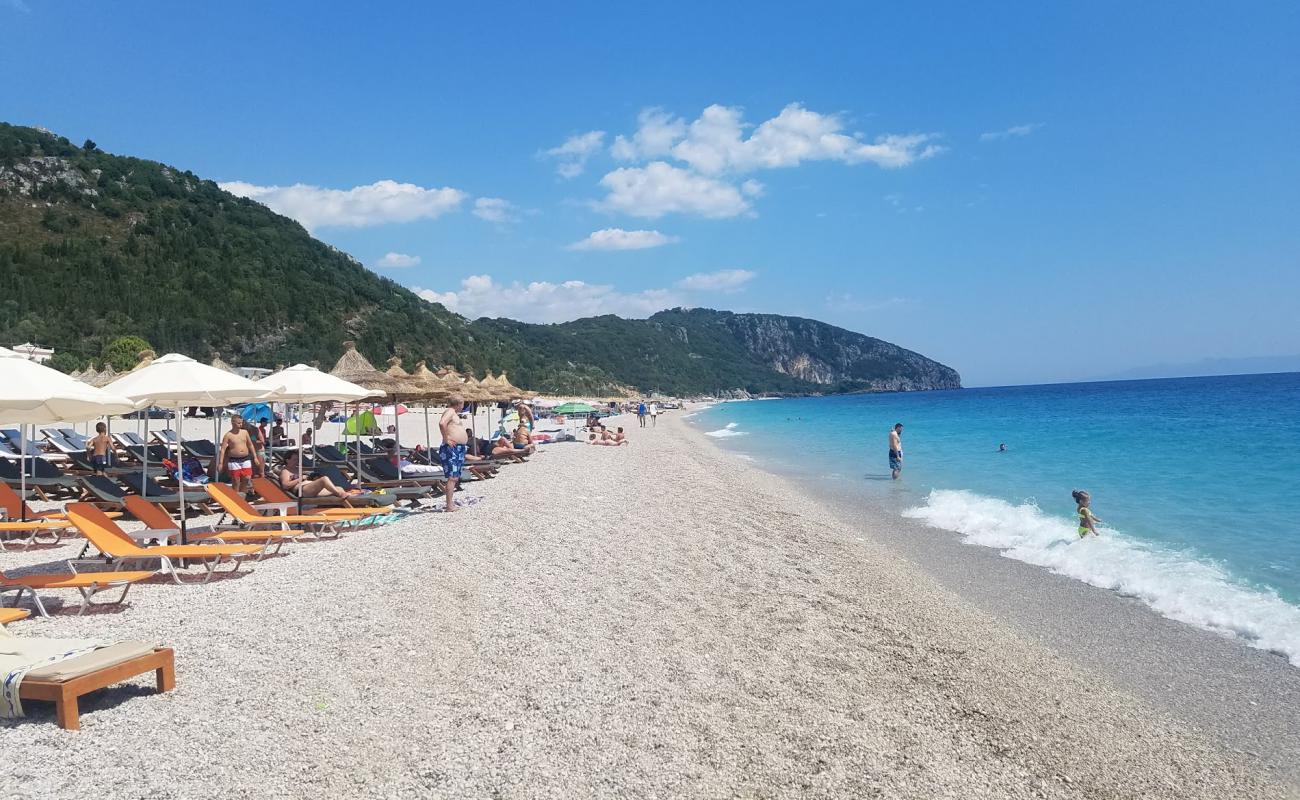 Foto de Playa de Dhermi con guijarro ligero superficie