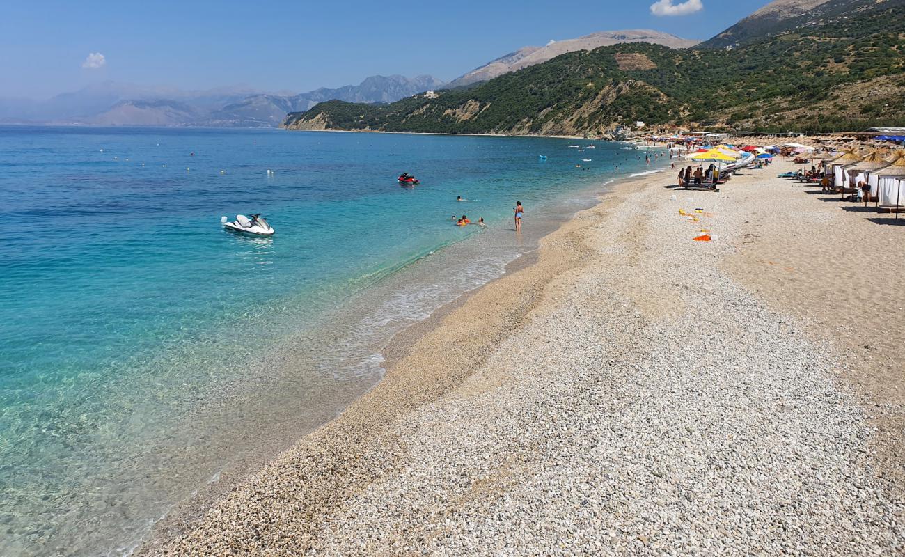 Foto de Playa de Lukova con guijarro fino claro superficie