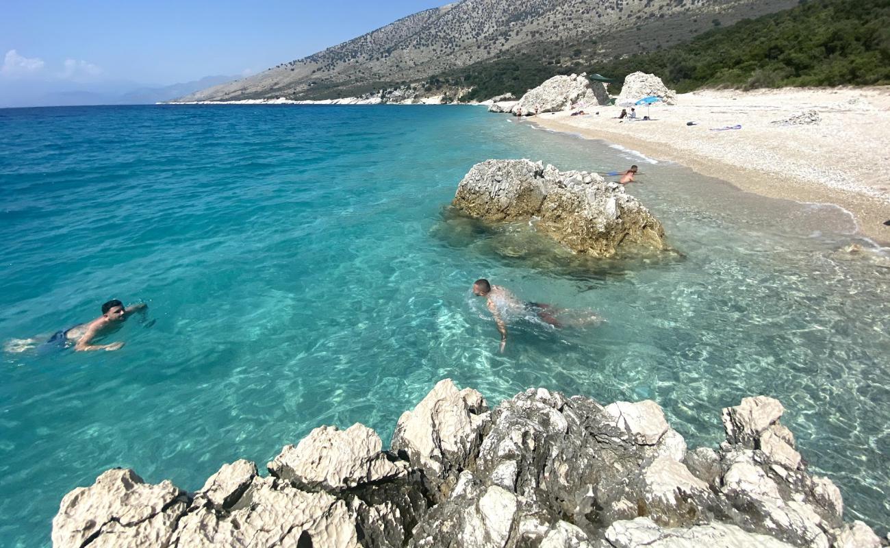 Foto de Playa Krorez con guijarro fino claro superficie