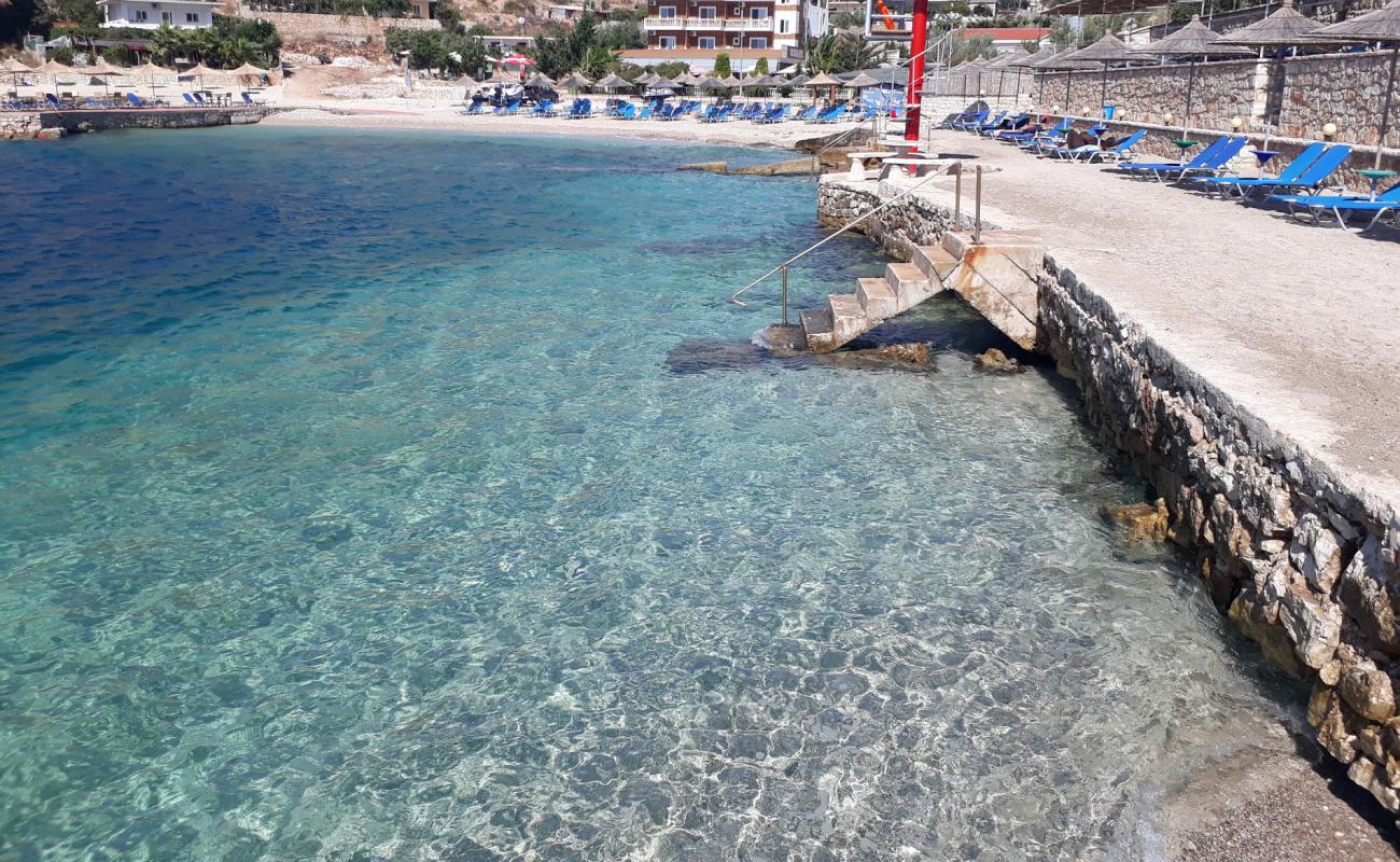 Foto de Saranda beach II con arena fina y guijarros superficie