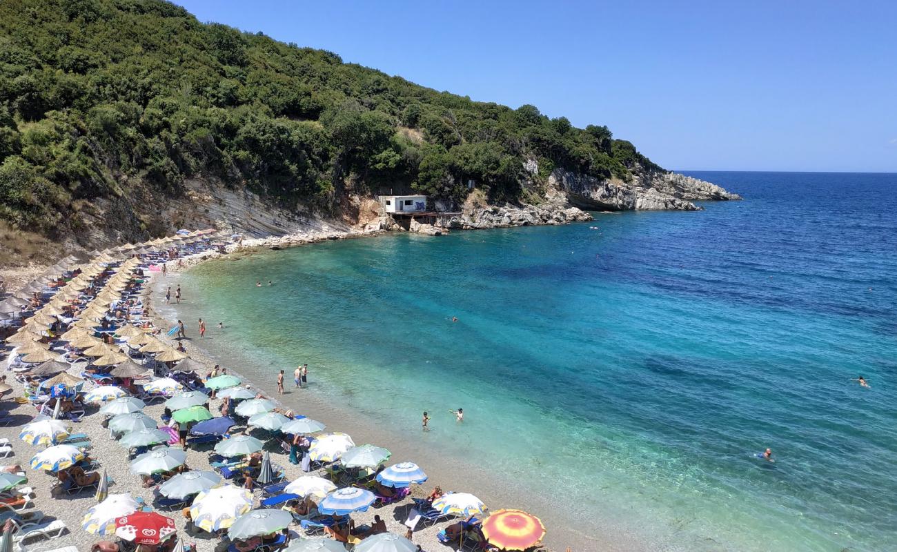 Foto de Manastir Beach con guijarro ligero superficie