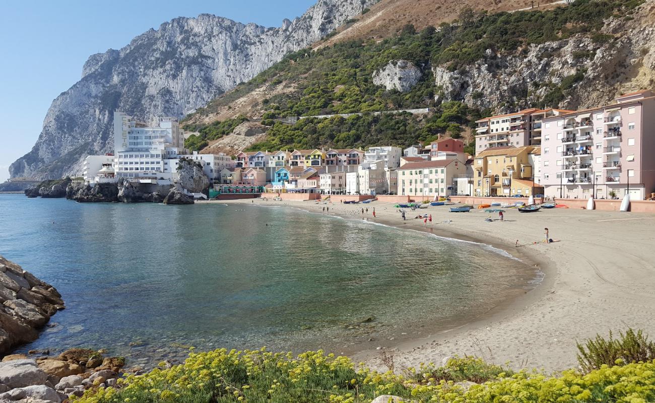 Foto de Catalan Bay Beach con arena brillante superficie