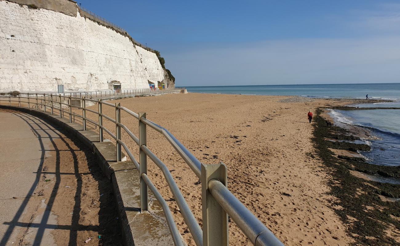 Foto de Ramsgate beach East con arena brillante superficie