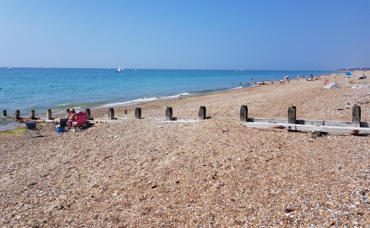 Foto de Playa de Worthing con guijarro fino claro superficie