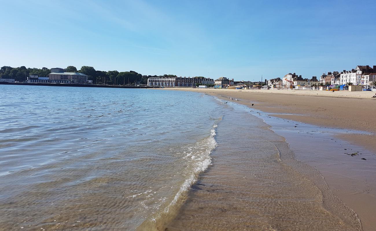 Foto de Playa de Weymouth con arena brillante superficie