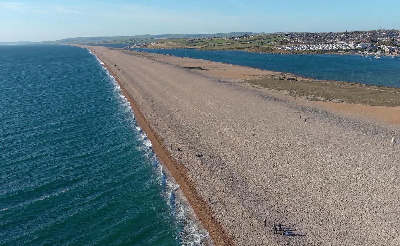 Foto de Chesil beach con guijarro fino claro superficie