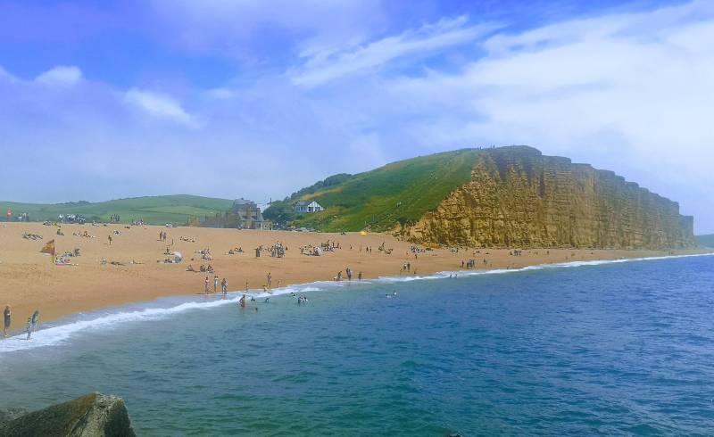 Foto de Jurassic Coast - Cliff con guijarro fino oscuro superficie