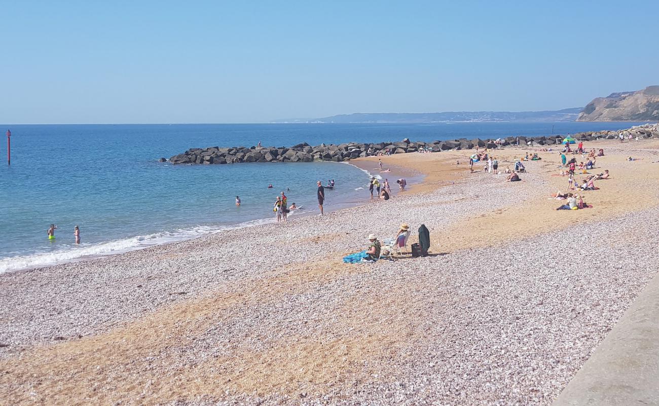 Foto de West Bay beach Dorset con guijarro ligero superficie