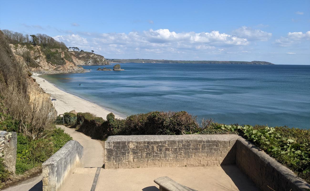 Foto de Duporth beach con guijarro fino claro superficie