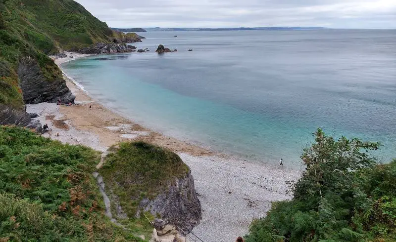 Foto de Polstreath Beach con arena brillante superficie