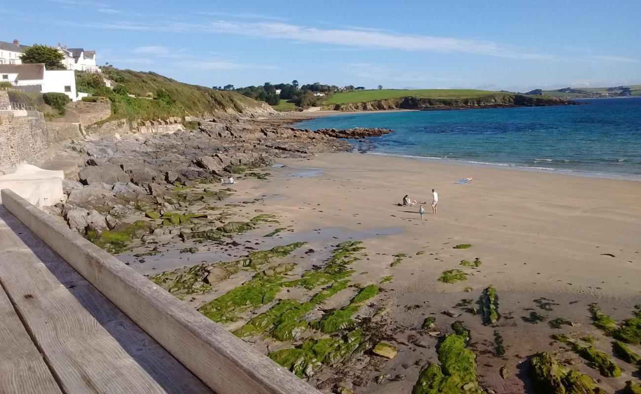 Foto de Portscatho beach con arena brillante y rocas superficie