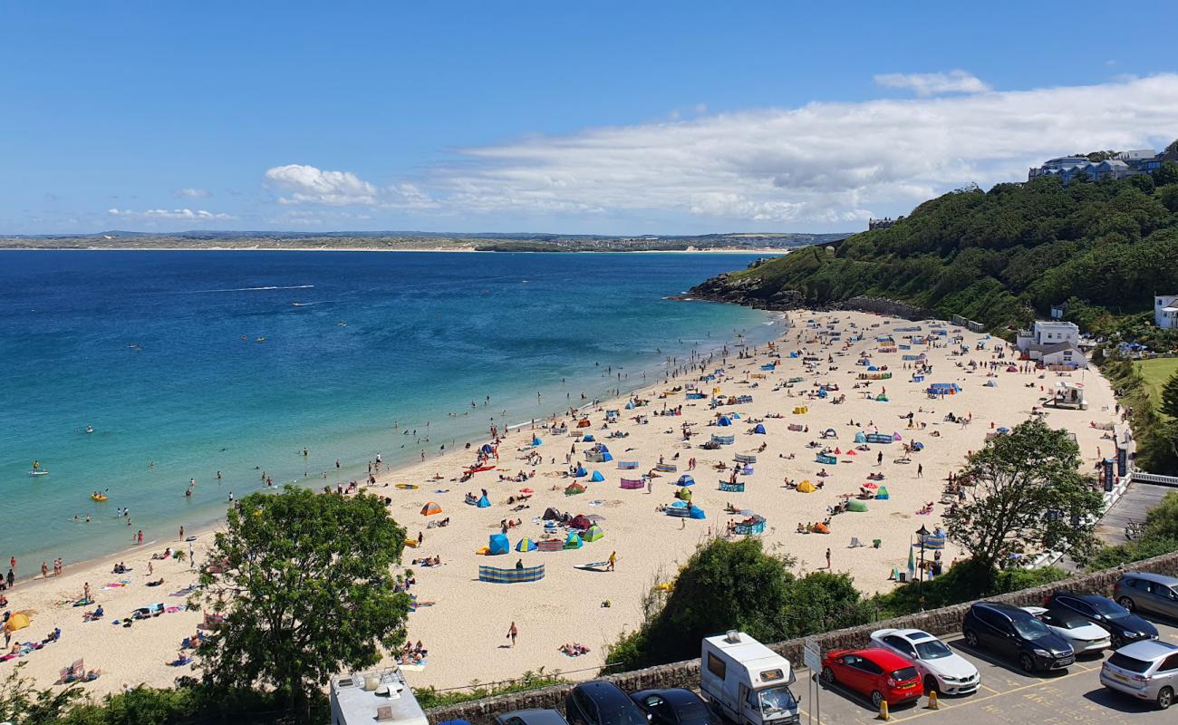 Foto de Playa de Porthminster con brillante arena fina superficie