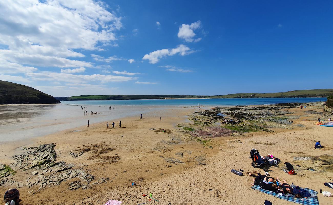 Foto de Daymer Bay con arena brillante superficie