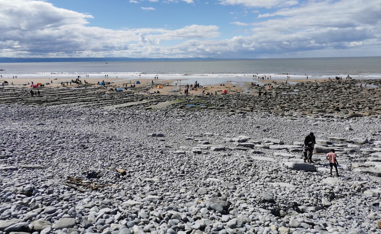 Foto de Southerndown beach con arena gris y guijarros superficie