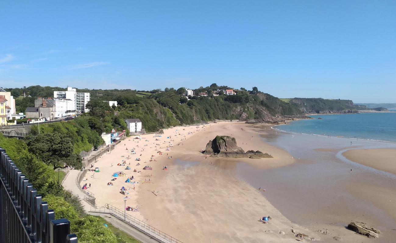 Foto de Tenby North beach con arena brillante superficie