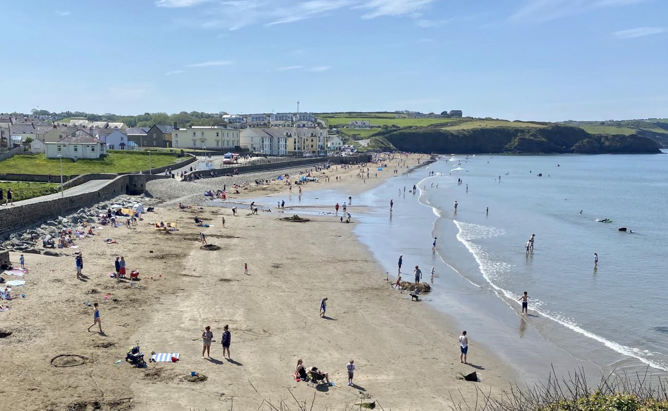 Foto de Playa de Broadhaven con arena gris superficie