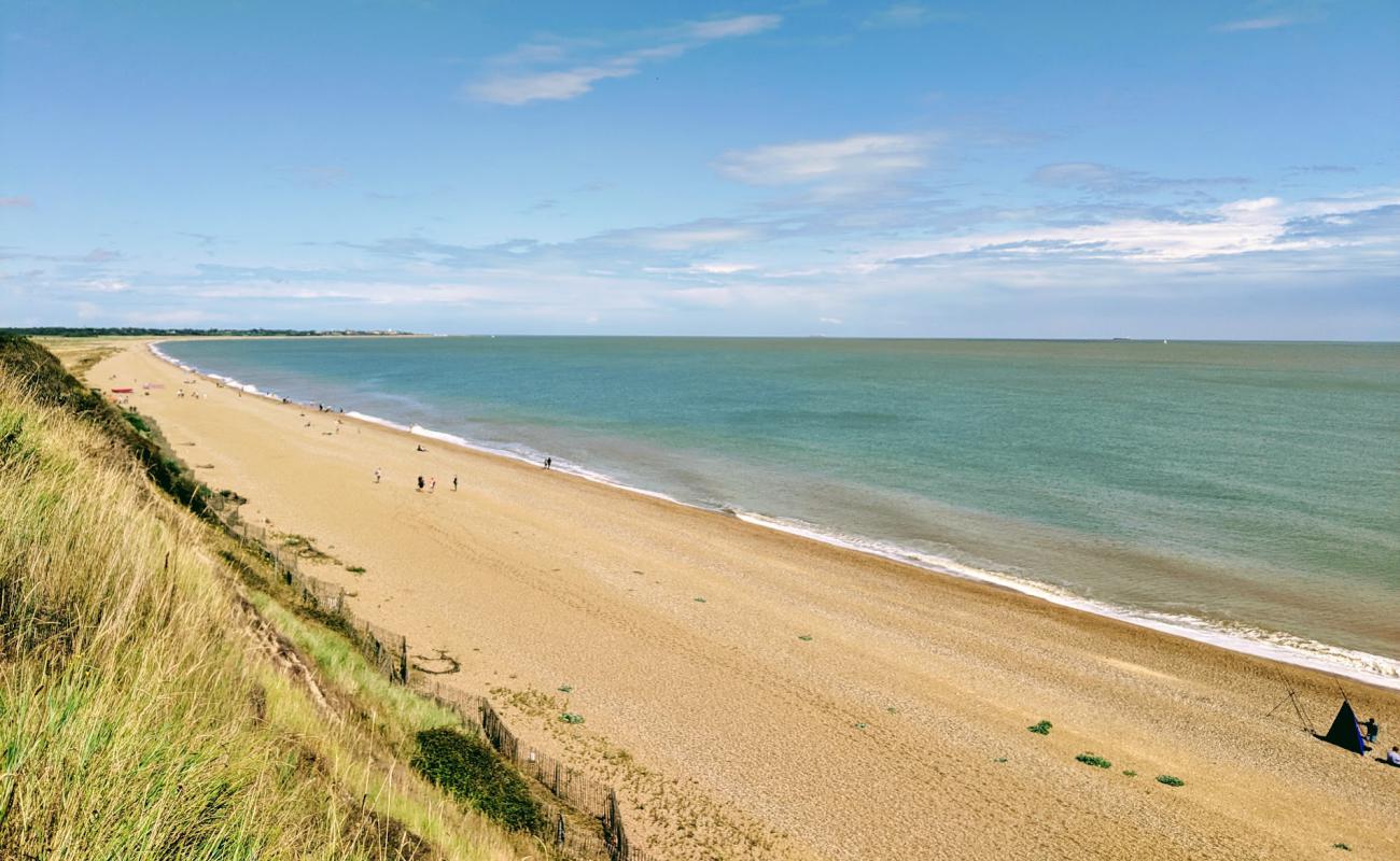 Foto de Playa de Dunwich con arena/guijarros negro superficie