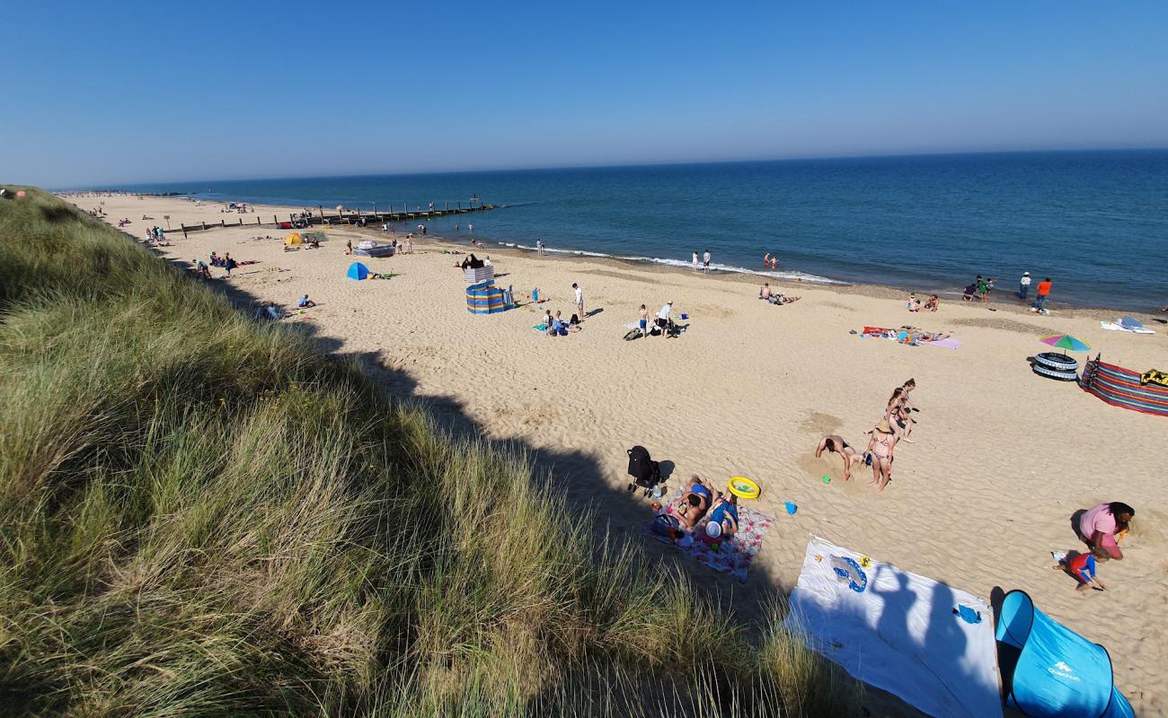 Foto de Playa de Horsey (Brecha de Horsey) con arena brillante superficie