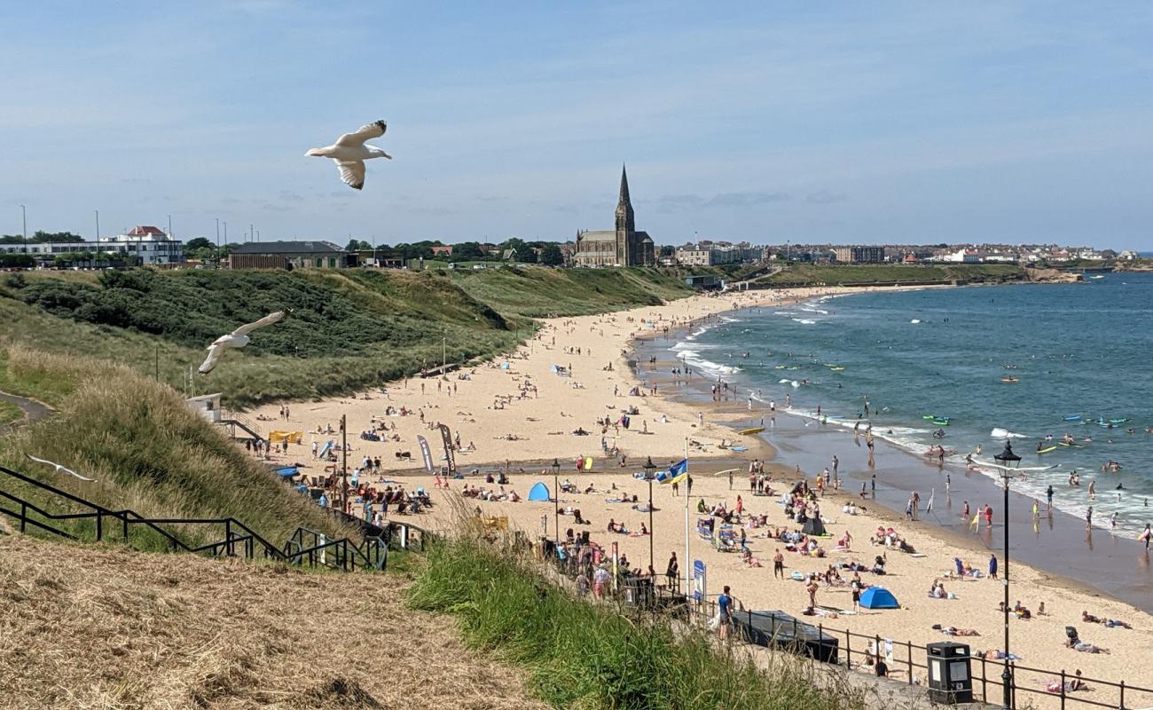 Foto de Long Sands beach con brillante arena fina superficie