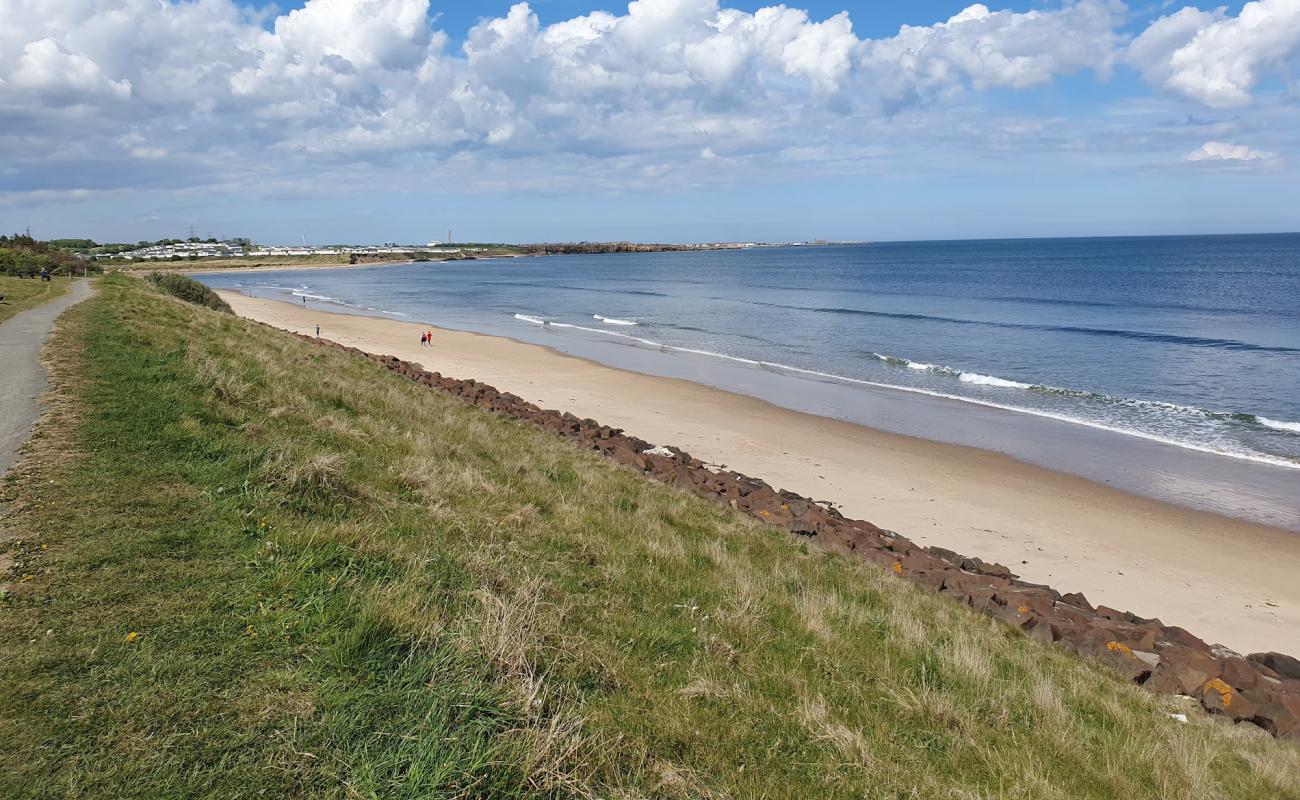 Foto de Playa de Cambois con arena brillante superficie