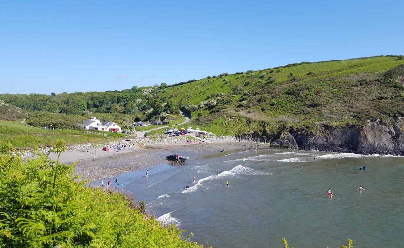 Foto de Pwllgwaelod beach con arena fina y guijarros superficie