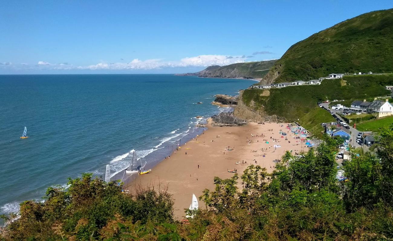 Foto de Playa de Tresaith con arena brillante superficie