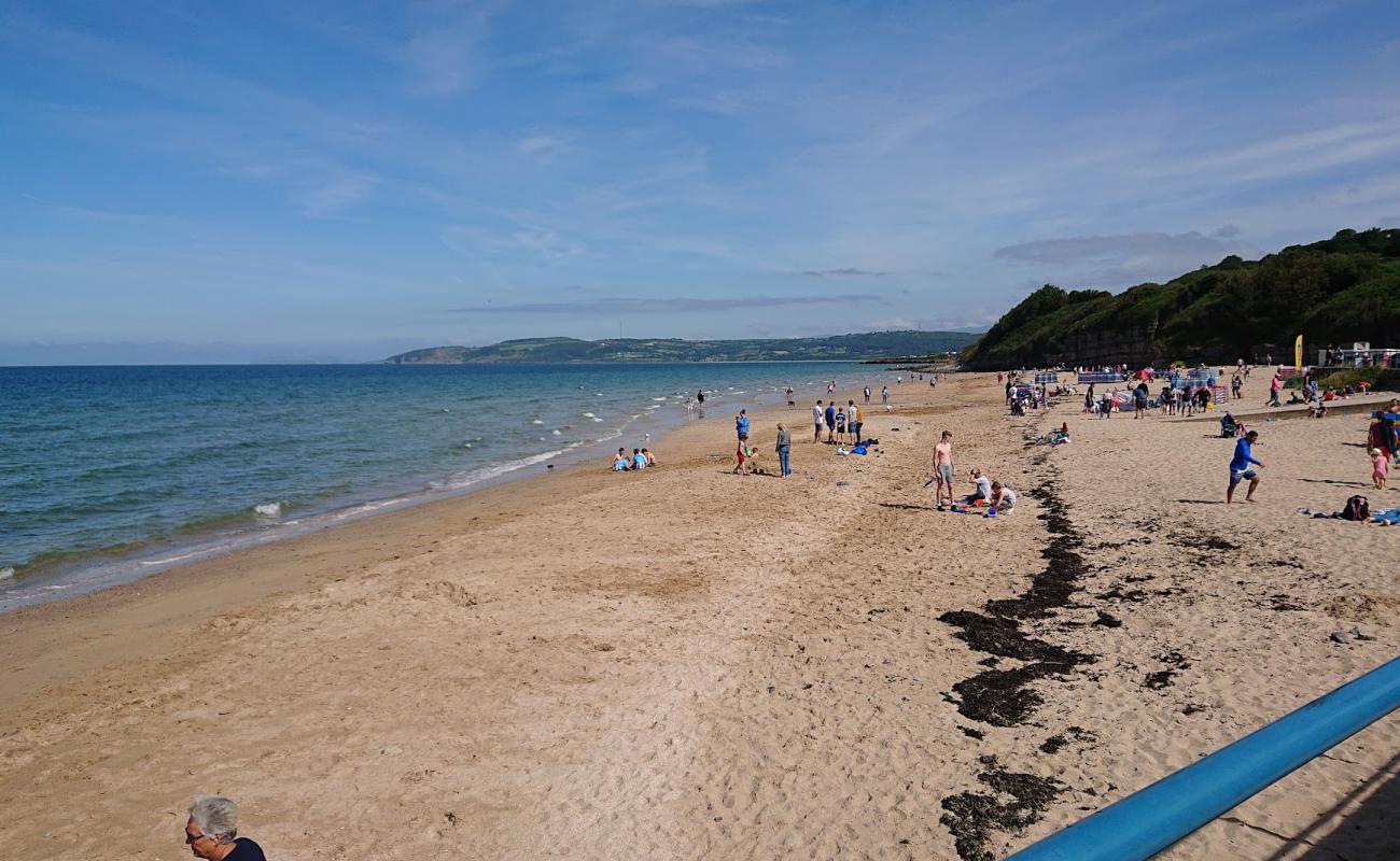 Foto de Playa de Benllech con arena brillante superficie