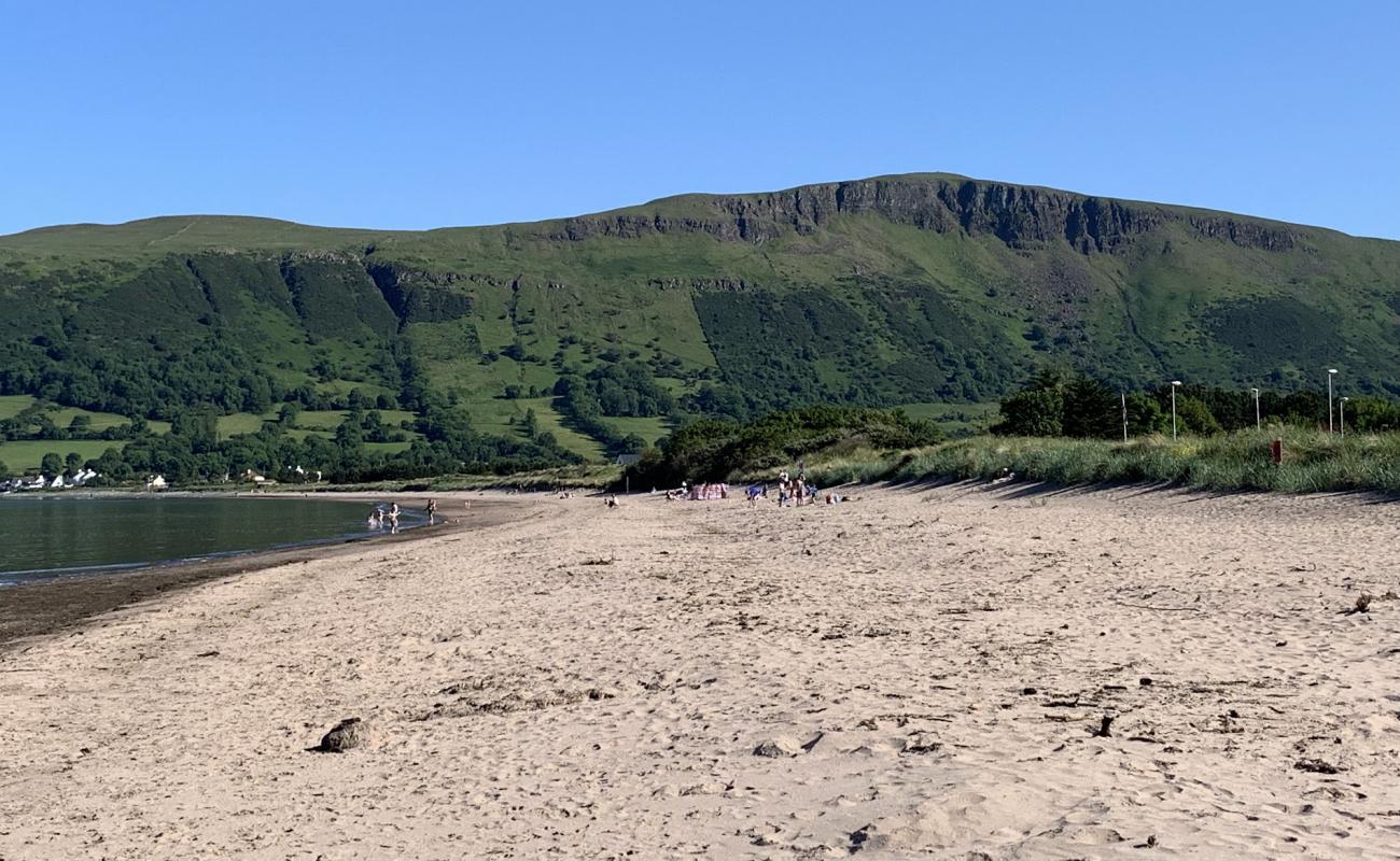 Foto de Waterfoot Beach con arena oscura superficie