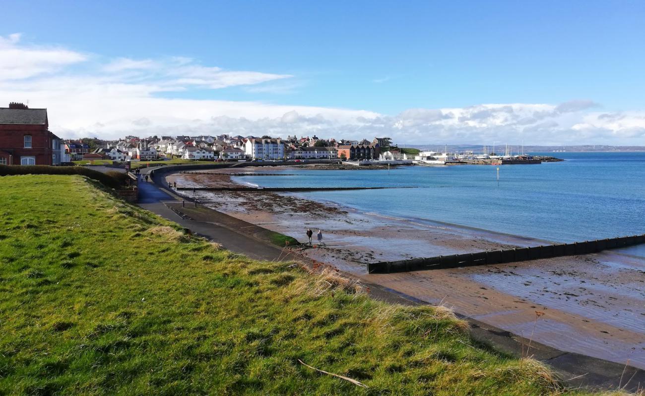 Foto de Ballyholme Beach con arena fina y guijarros superficie