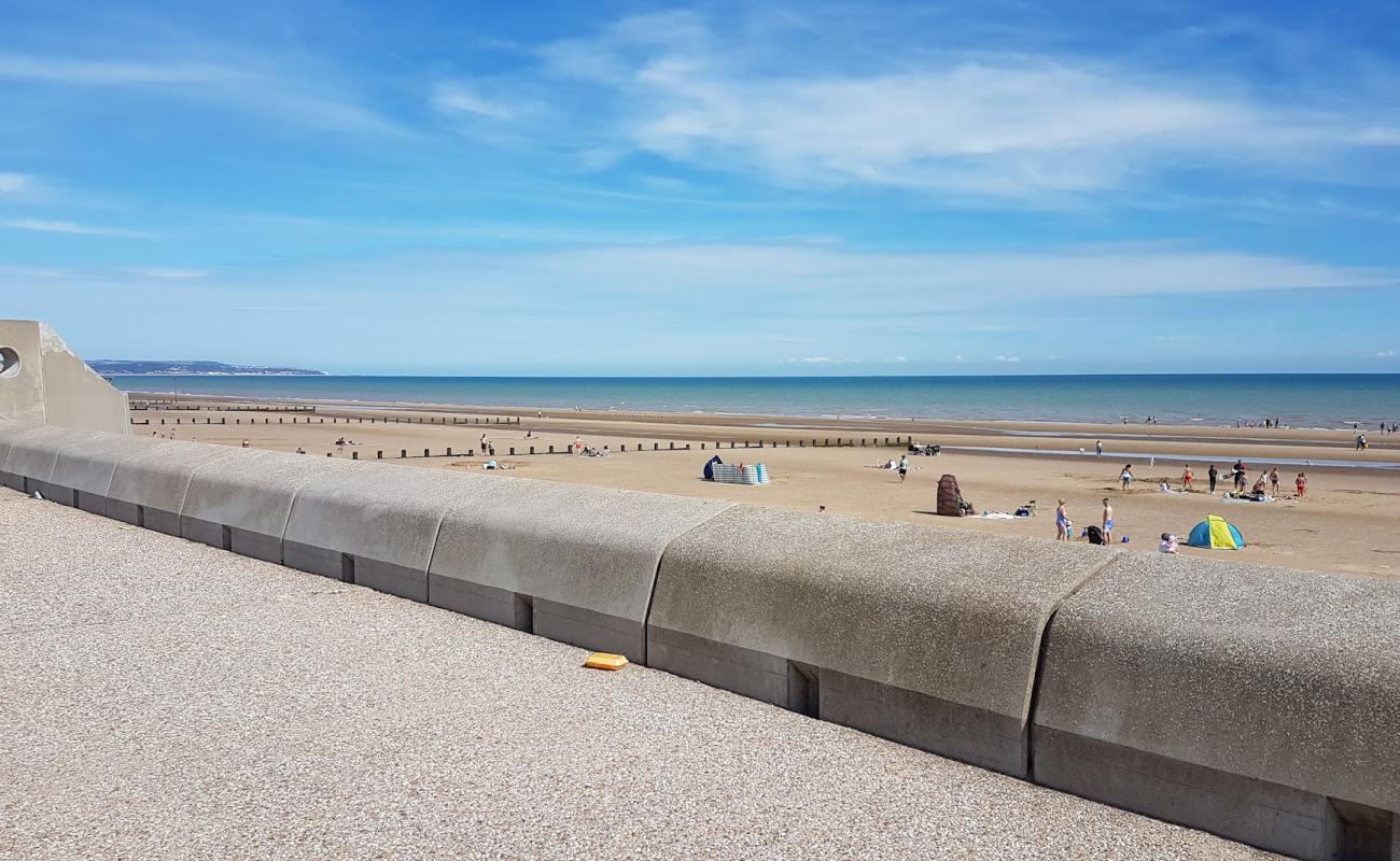 Foto de Dymchurch beach con arena brillante superficie