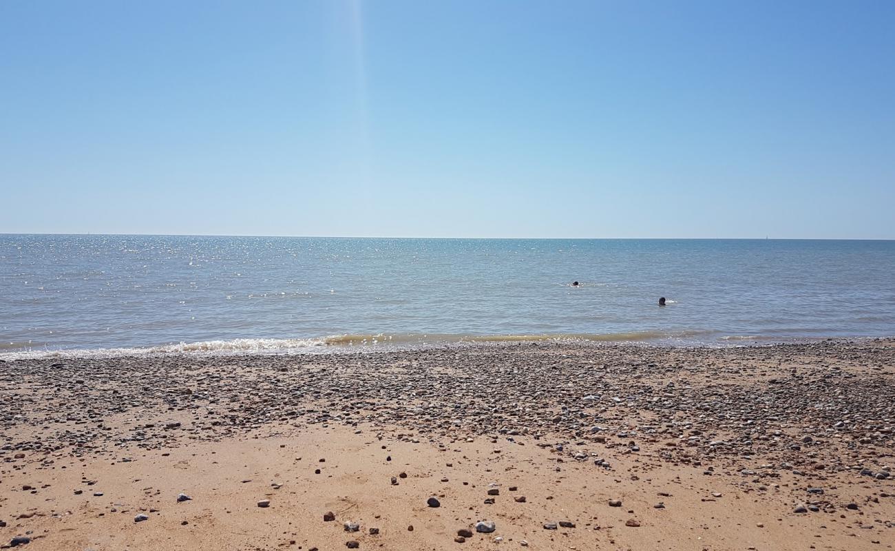 Foto de Playa de Cooden con arena fina y guijarros superficie