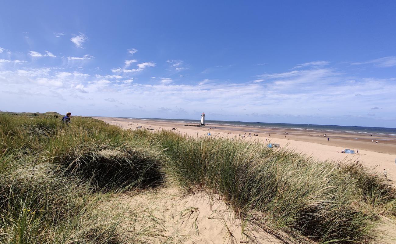 Foto de Playa de Talacre con arena brillante superficie