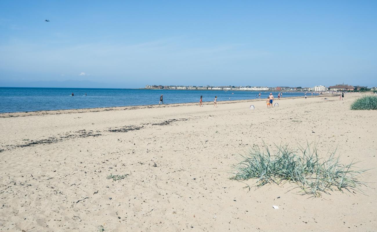 Foto de Playa de Troon con arena brillante superficie