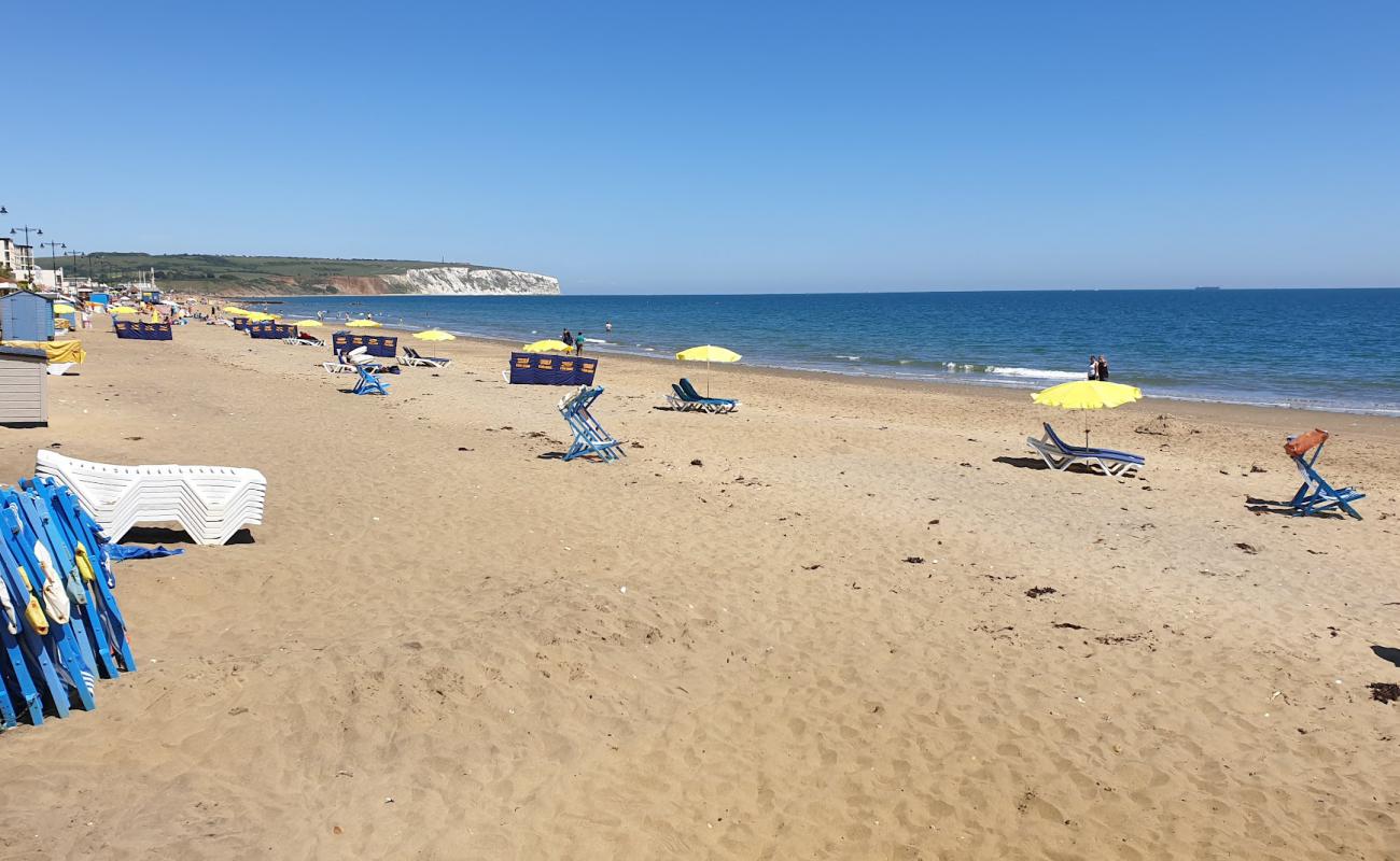 Foto de Playa de Sandown con arena brillante superficie