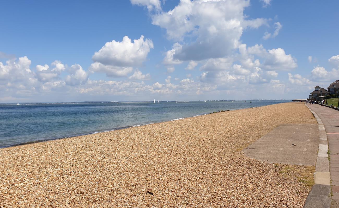 Foto de Cowes Beach con guijarro ligero superficie