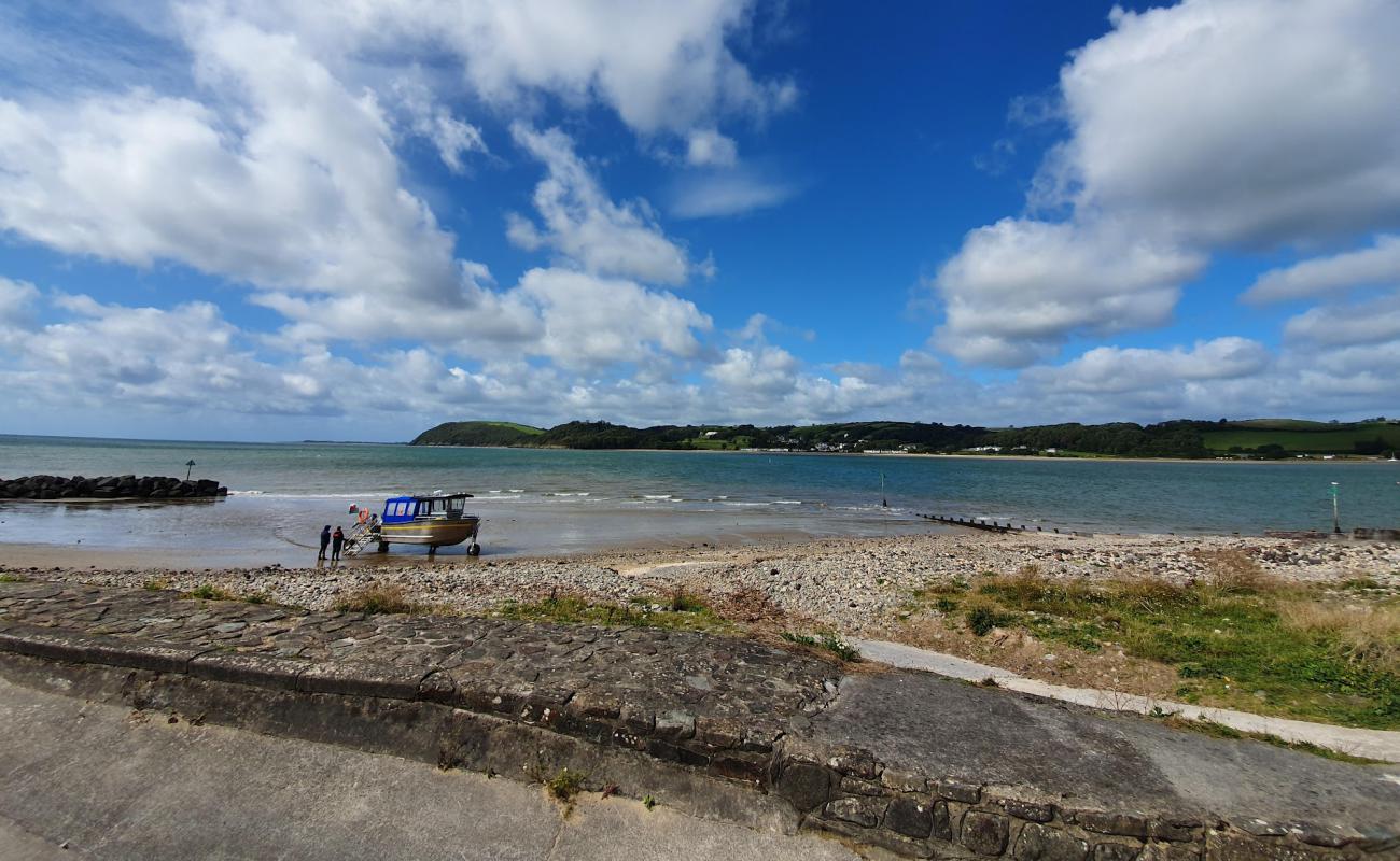 Foto de Playa de Llansteffan con arena brillante superficie