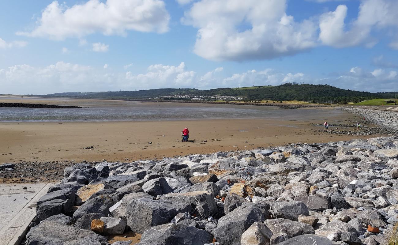 Foto de Playa de Llanelli con arena brillante superficie