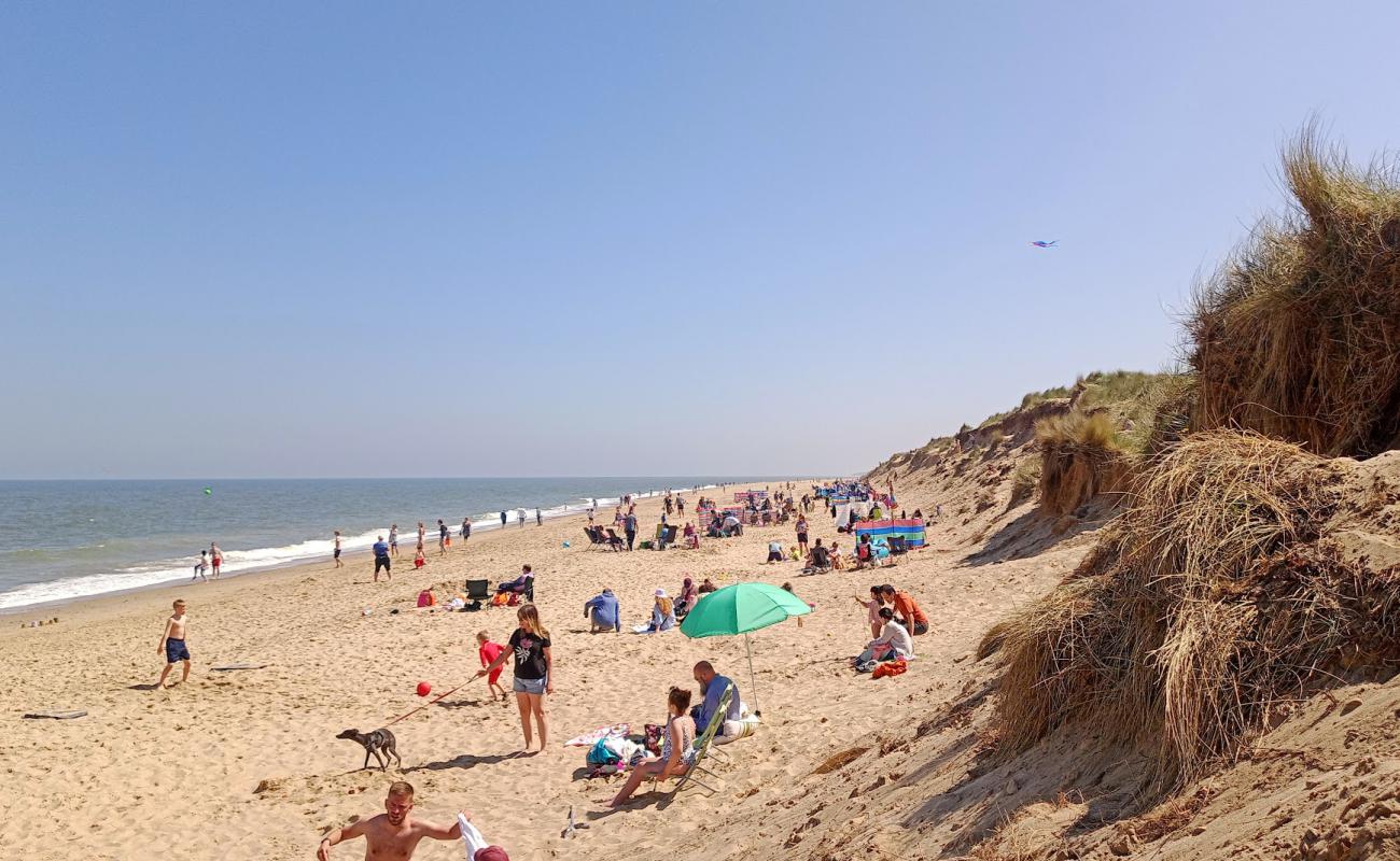 Foto de Playa de Winterton con arena brillante superficie