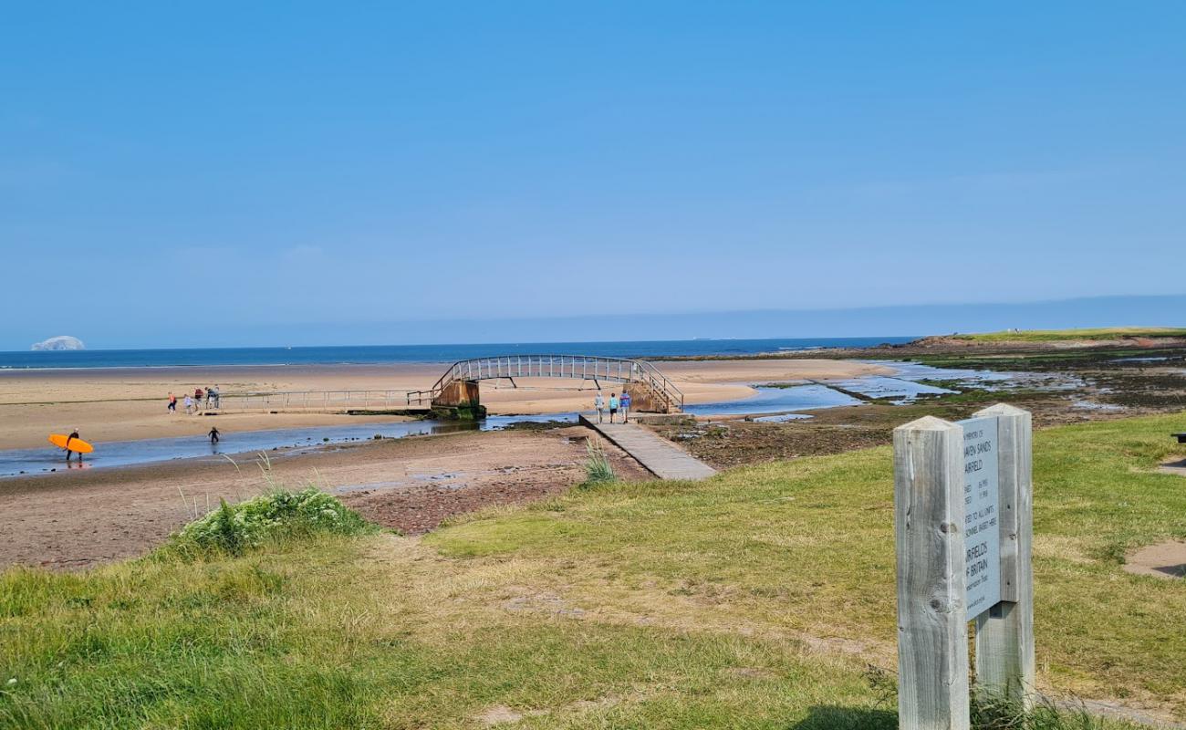 Foto de Belhaven Bay Beach con arena brillante superficie