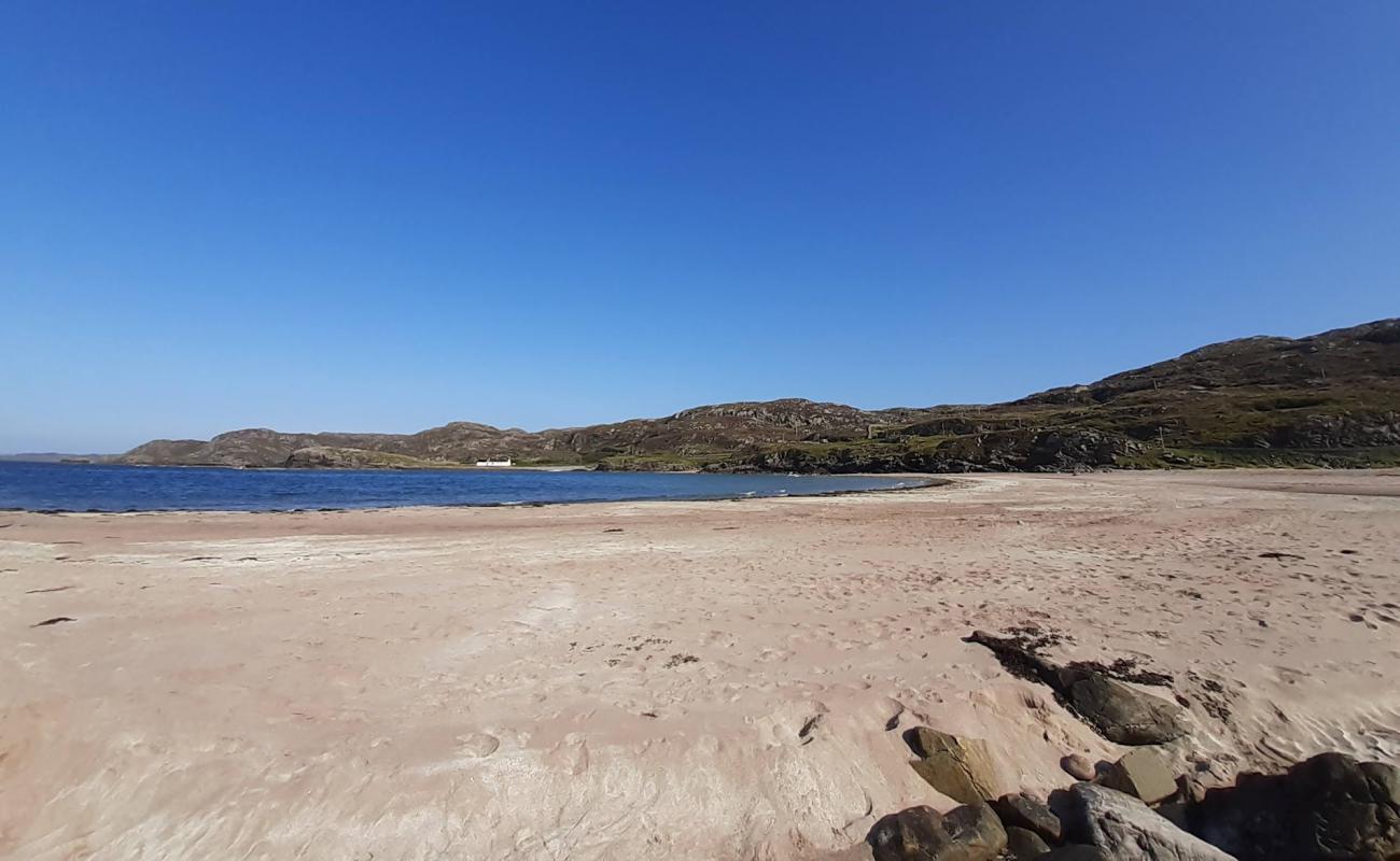 Foto de Clachtoll Broch con arena brillante superficie