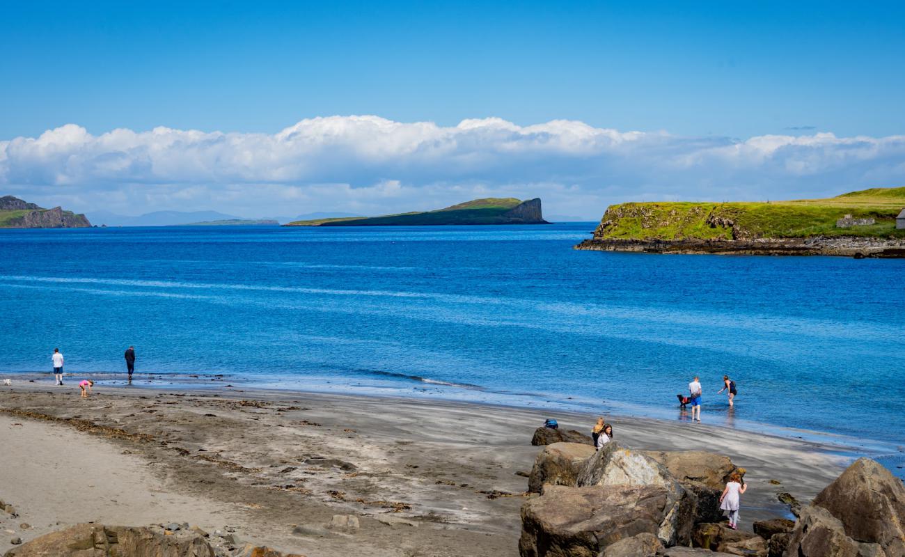 Foto de An Corran Beach con arena brillante superficie