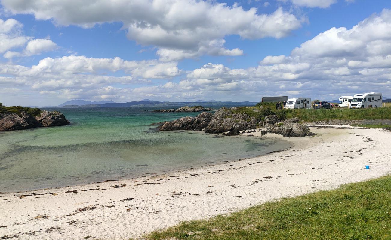 Foto de Tigh-na-mara Beach con arena brillante superficie