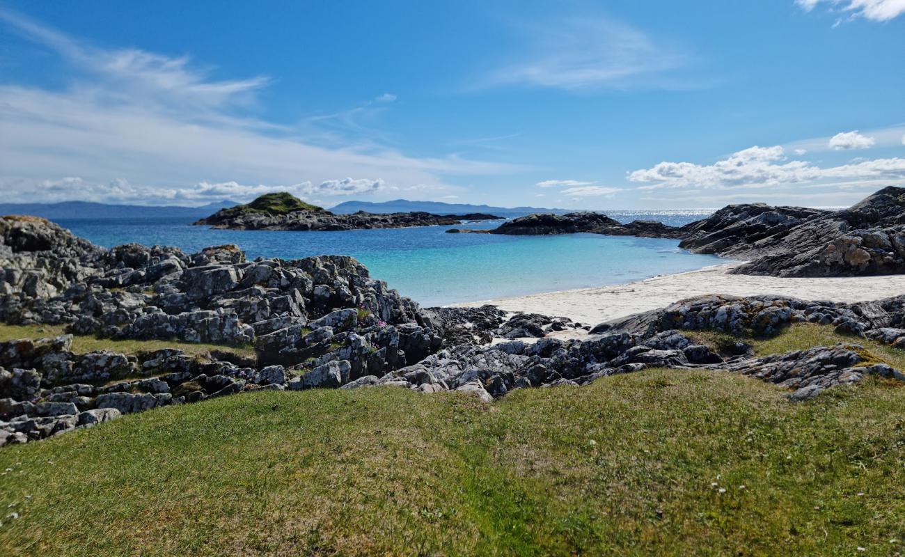 Foto de Rhu Point Beach con arena brillante superficie