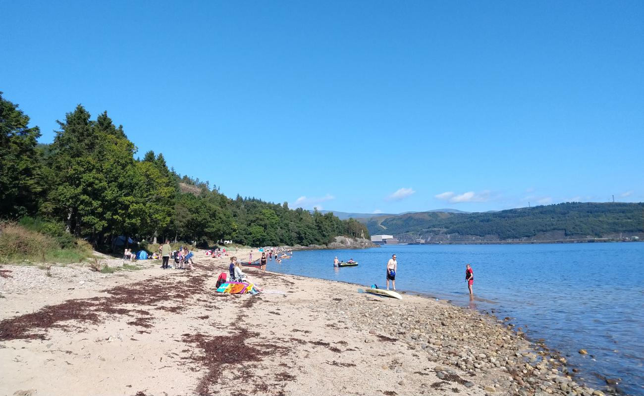 Foto de Ardentinny Beach con arena fina y guijarros superficie