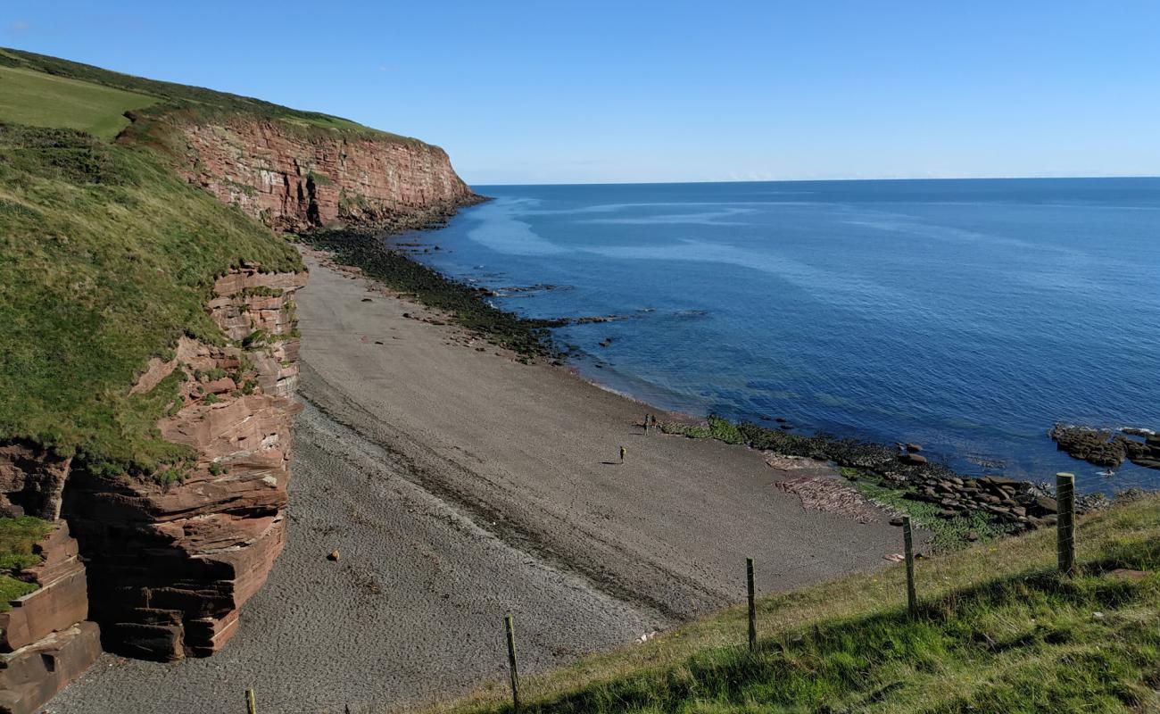 Foto de Fleswick Bay Beach con guijarro gris superficie