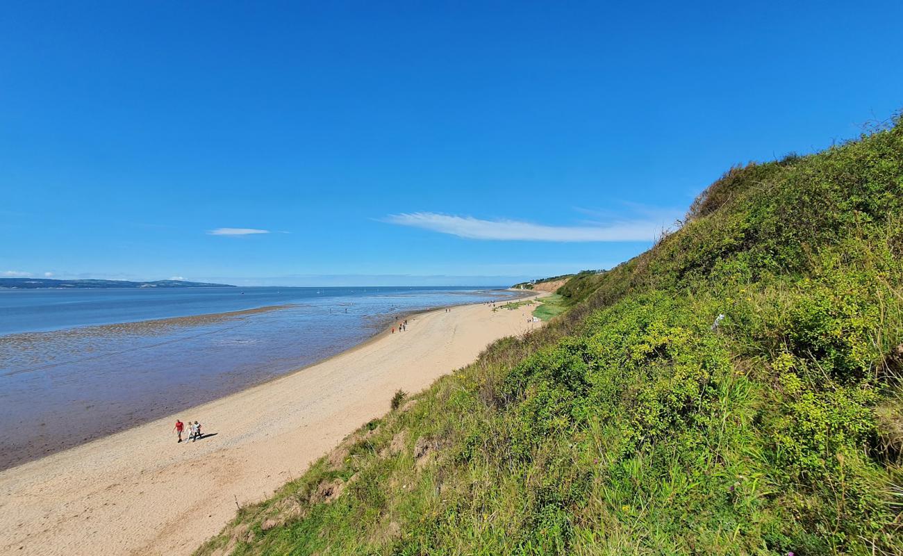 Foto de Thurstaston Beach con arena brillante superficie