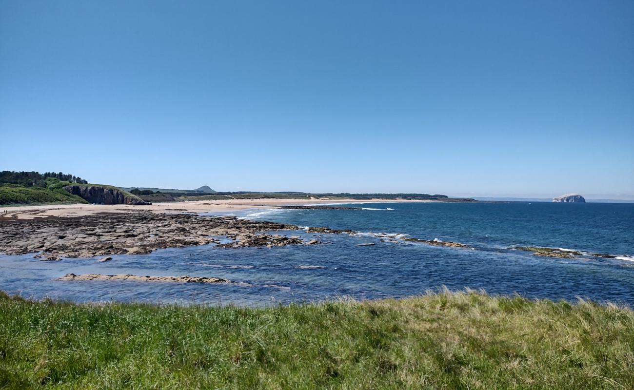 Foto de Playa de Tyninghame con arena brillante superficie