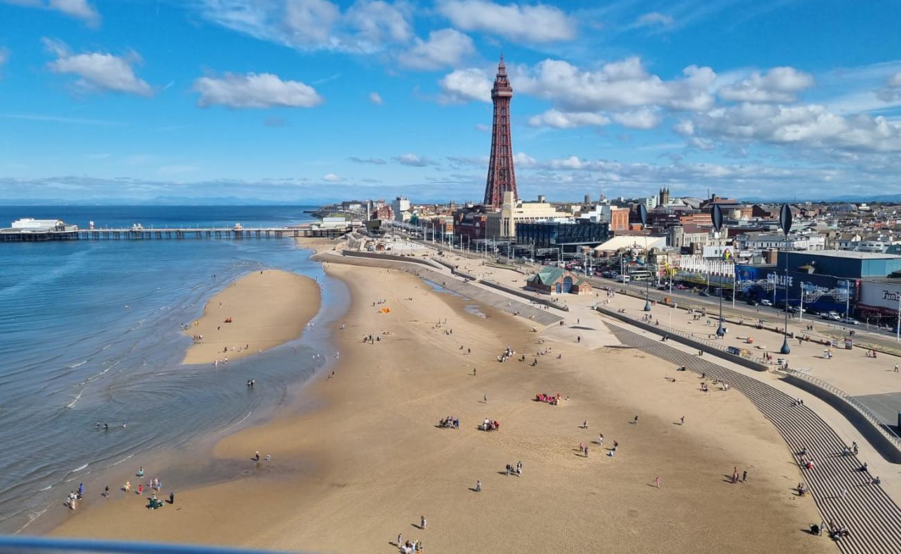 Foto de Playa de Blackpool con arena gris superficie